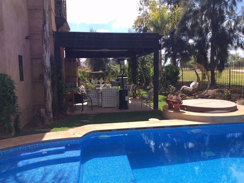Villa style Riad à la palmeraie, de 4 suites avec piscine 